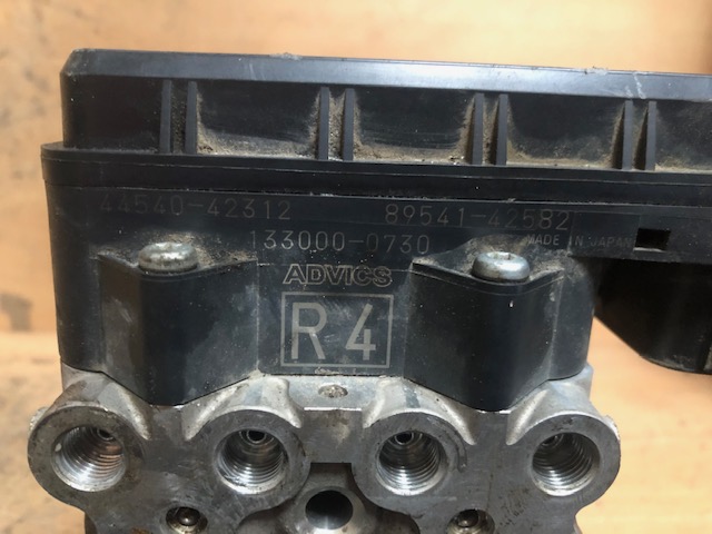 Kostka ABS 89541-42582