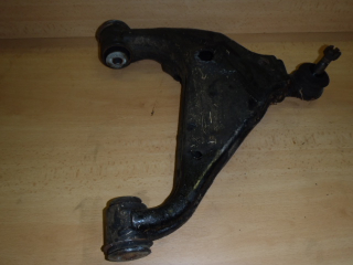 Spodní rameno L Toyota Hilux 